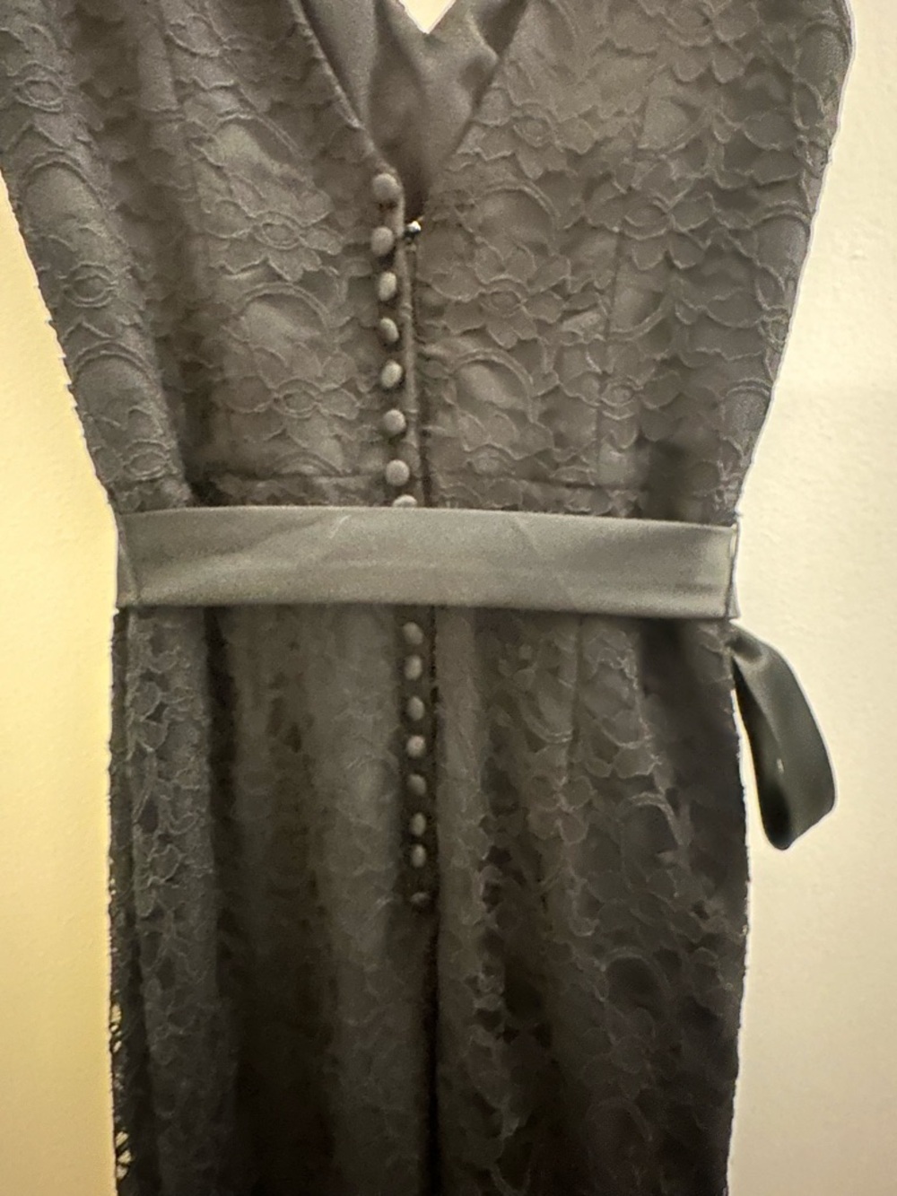 Mori Lee Madeline Gardner Black Lace Formal Gown - Size 8 - Floor Length - Picture 5 of 7